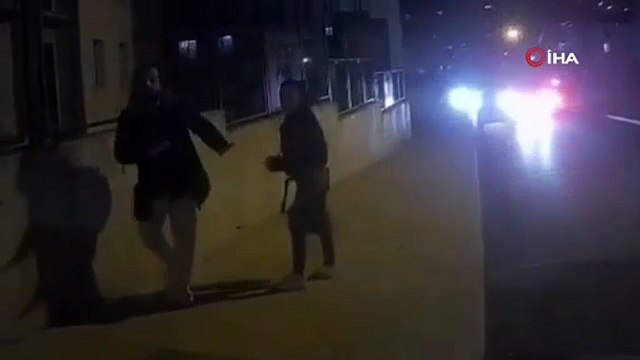 Esenyurt'ta bir kadın, erkek arkadaşını evire çevire dövdü!