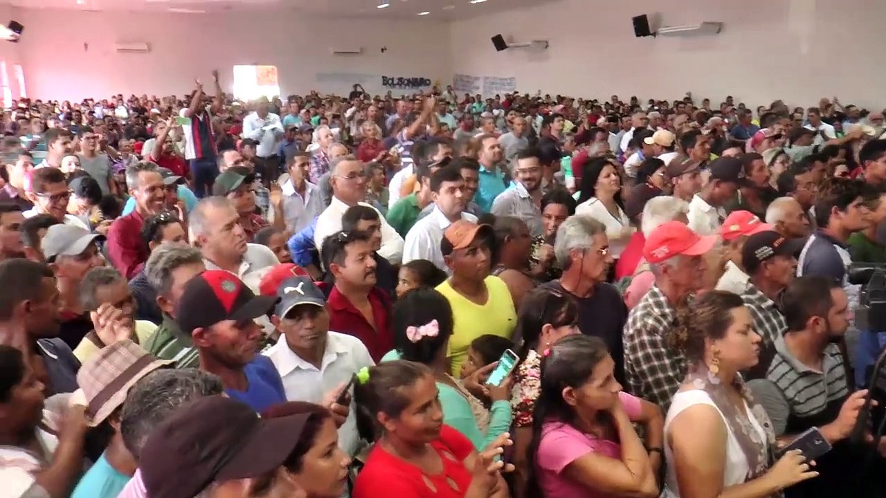 b'GOVERNO_FEDERAL_PROMOVE_AUDIENCIA_PUBLICA_PARA_DISCUTIR_REGULARIZACAO_FUNDIARIA.mp4'
