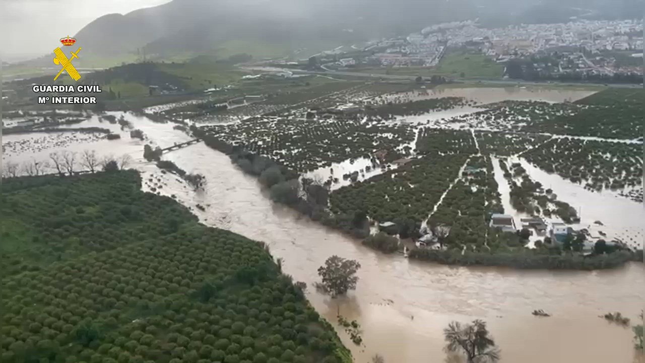 El río Guadalhorce a su paso por Álora y Cártama (Málaga) desde el aire