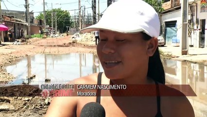 b'Comunidade denuncia precariedade da Avenida Celso Malcher '