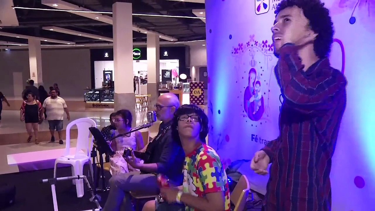 b'Projeto do crio solidrio no shopping '