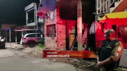 b'Mulher mata marido com facada no pescoo'