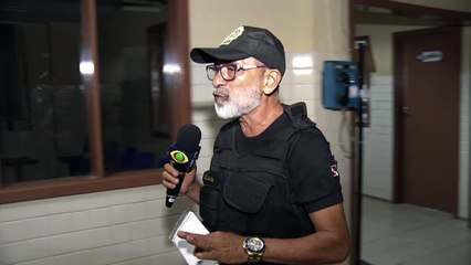 b'Mulher presa acusada de esfaquear homem '