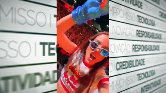 b'Viviane Batid„oo a rainha do tecnomelody foi uma das participacoes especiais dos Ensaios da Anitta\xe2\x80\x9d'