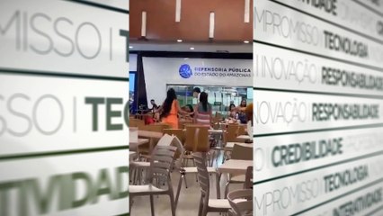 b'mulher flagra marido com amante em shopping de manaus'