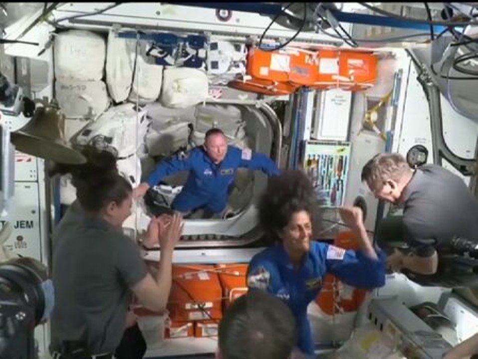 Los astronautas "atrapados" en la EEI vuelven a casa después de 9 meses