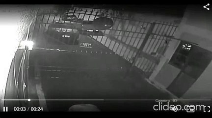 b'Homem agride criana7a de 8 anos por causa de patinete'