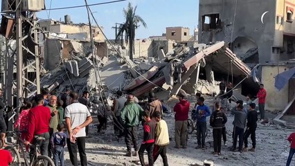 ذعر ودموع في غزة بعد ضربات إسرائيلية أسفرت عن مقتل المئات