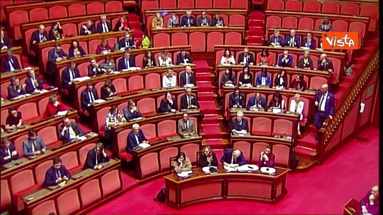 Meloni: "Auguri al Papa, mai mancata sua forza e guida". Standing ovation in Aula al Senato