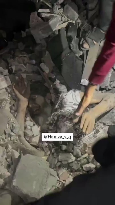 Família soterrada por ataque israelense