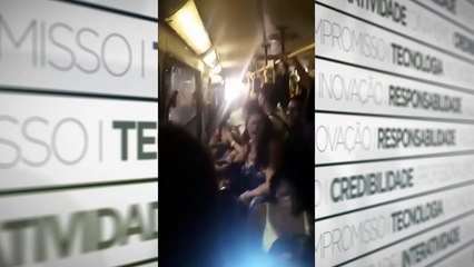 b'CARA FOI ATRAZ DA MULHER COM OUTRO NO ONIBUS E SAIU PENDURADO'