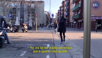 Un grupo de magrebíes intenta agredir a Cake Minuesa en Salt: "Borra o te reviento la puta cámara"