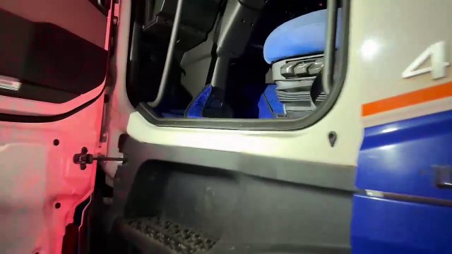 Polícia apreende carga de 2,5 mil cigarros eletrônicos contrabandeados na BR-277; motorista foi detido