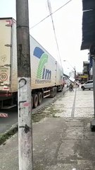 b'Caminho derruba poste em Bela9m'