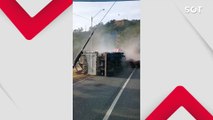 Carreta com freio adulterado tomba na BR-376 em Guaratuba; O acidente foi gravado por motoristas