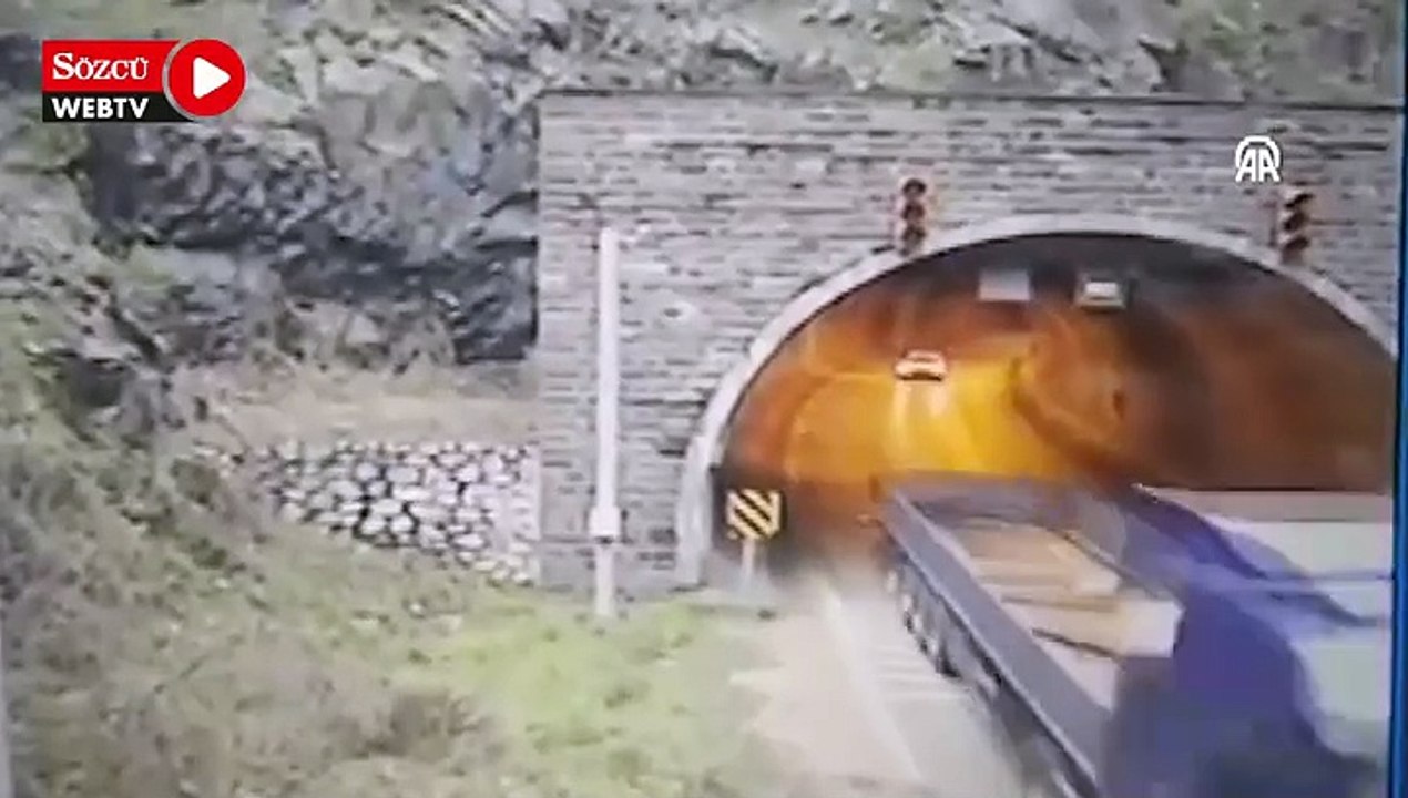 Tünel girişine çarpan otomobildeki bir kişi öldü, iki kişi yaralandı