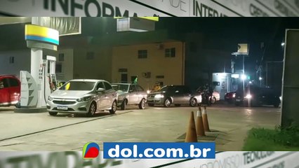 b'Falta combustadvel nos postos de gasolina'
