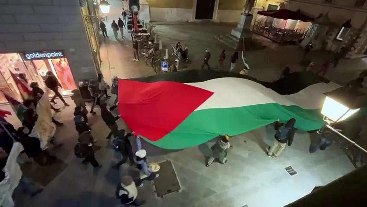 Pisa, studenti in corteo per protestare contro la ripresa dei bombardamenti israeliani in Palestina