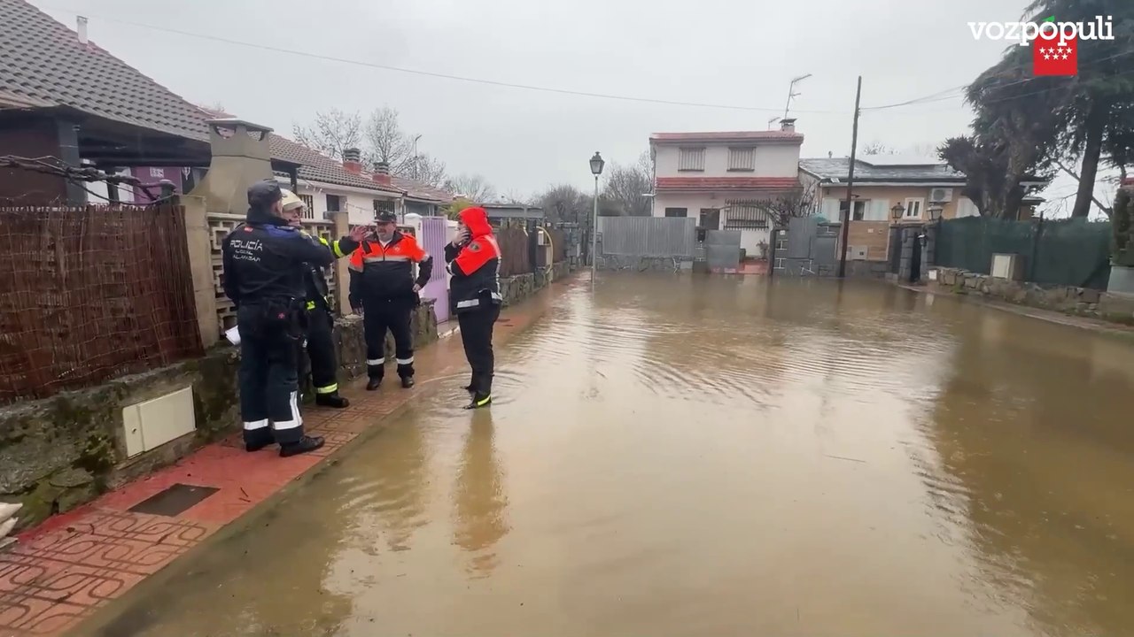 Bomberos actúan en Hoyo de Manzanares y Galapagar por las intensas lluvias