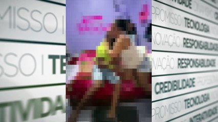 b'Mulher estoura cativeiro e pega \xe2\x80\x9cPresentinho de Deus\xe2\x80\x9d com outra'