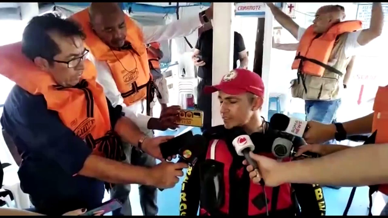 b'Mergulhadores em busca'