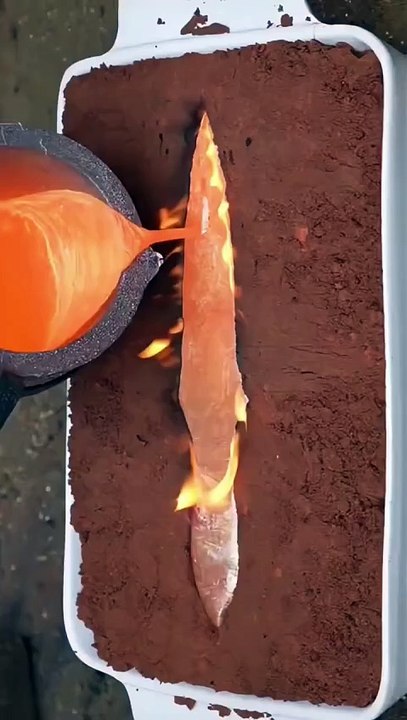 Incredible Creativity! Traditional Craftsmanship Meets Molten Copper Casting of a 'Dart