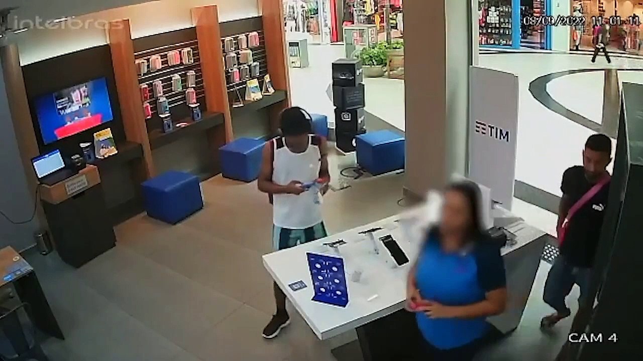 b'Ladrb5es roubam loja de celular em shopping de Bela9m'