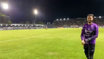 b'Goleiro Thiago Coelho do Paysandu saiu do esta1dio Baeno apb3s o RexPa sobe gritos homofb3bicos'