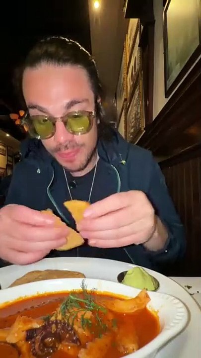 Influencer prueba Ensalada Caesar´s en Tijuana y asegura que "no es la mejor del mundo"