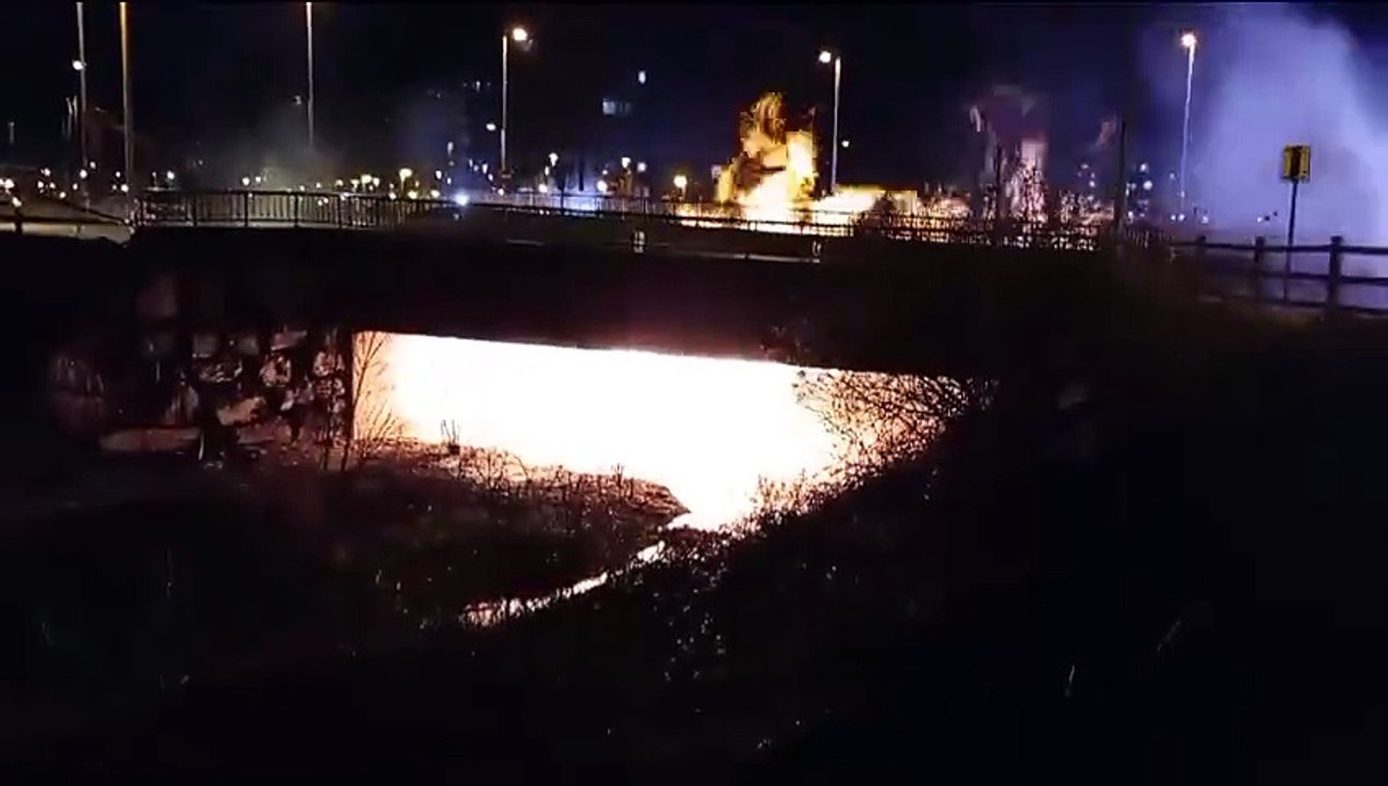 Incendio de grandes dimensiones en el barrio Salburua de Vitoria