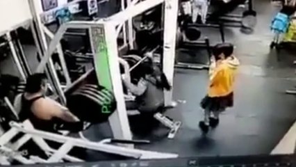 b'Mulher morre esmagada por 180Kg em academia'