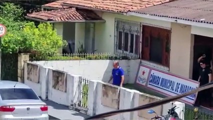 b'Poladcia na prefeitura de Maracan'