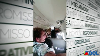 b'Porta de avio abre em pleno voo no Acre'