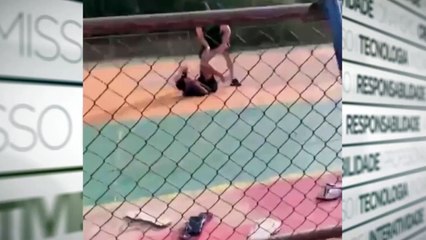 b'Jovem espanca criana7a de 14 anos por se incomodar com assobios '