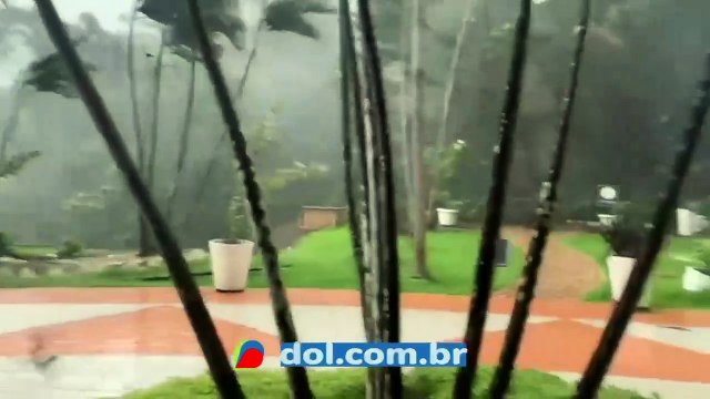 b'Tempestade causa prejuadzos em Manaus Tempestade assusta moradores em Manaus Embarcaa7b5es naufragam 01'