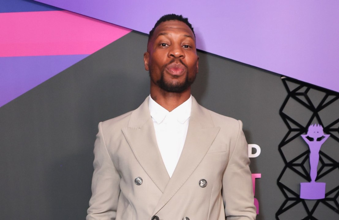 Jonathan Majors parece admitir haber estrangula...