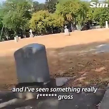 b'Vaddeo arrepiante registra cabelos saindo de tbamulo de mais de 100 anos'