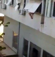 b'jovem pula de janela para fugir de traficantes sexuais na Turquia'