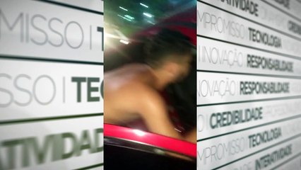 b'Carro atinge poste e deixa uma pessoa morta na Duque'