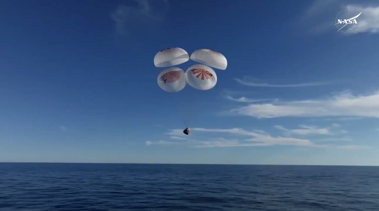 Astronautas de la NASA regresan exitosamente a la Tierra 