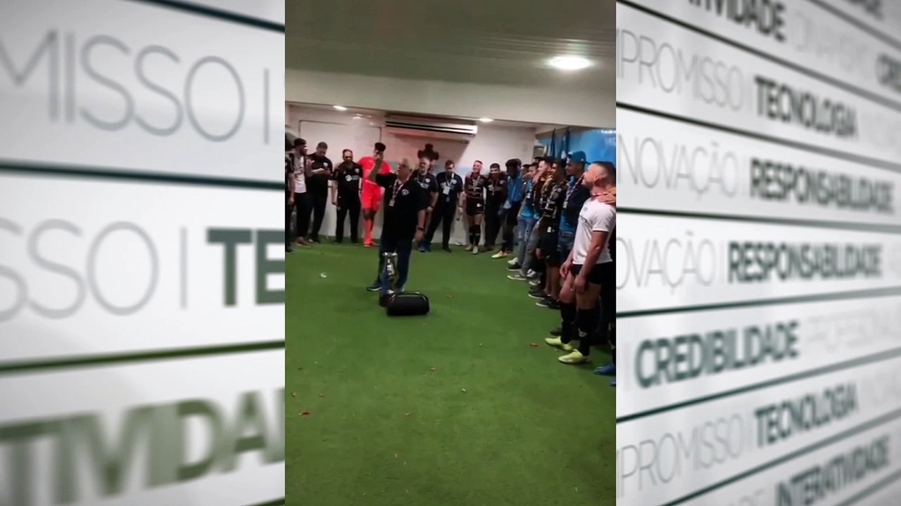 b'89 o Mauradcio Ettinger "tirando uma" com o Paulo Rangel e o Uchoa"'