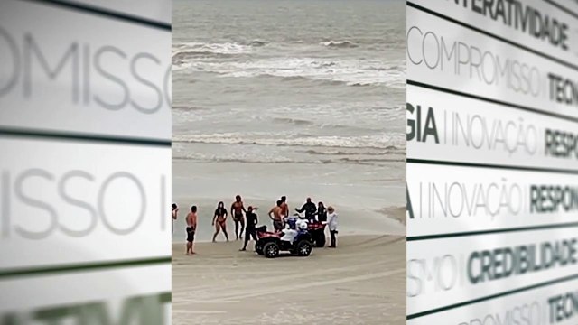 b'Quadriciclo de policial fica preso nas areias de Salinas'