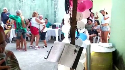 b'Cleide Moraes em festa antes do acidente'