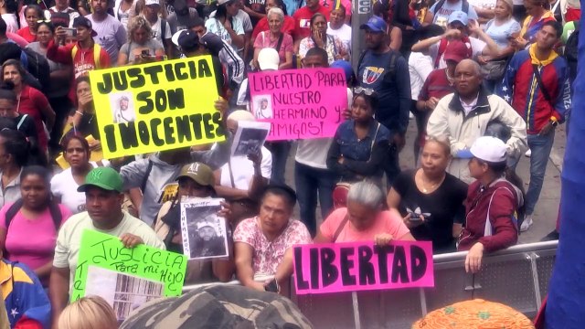 Marchan en Caracas por liberación de venezolanos que Trump envió a El Salvador