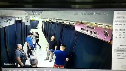 b'Empresa1rio saca revb3lver e faz ameaa7as em galeria de Bela9m'