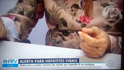 b'Repb3rter da Globo chora ao vivo ao levar agulhada para exame'