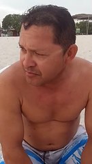 b'Vereador de Portel curte em praia e diz que no vai levar falta'