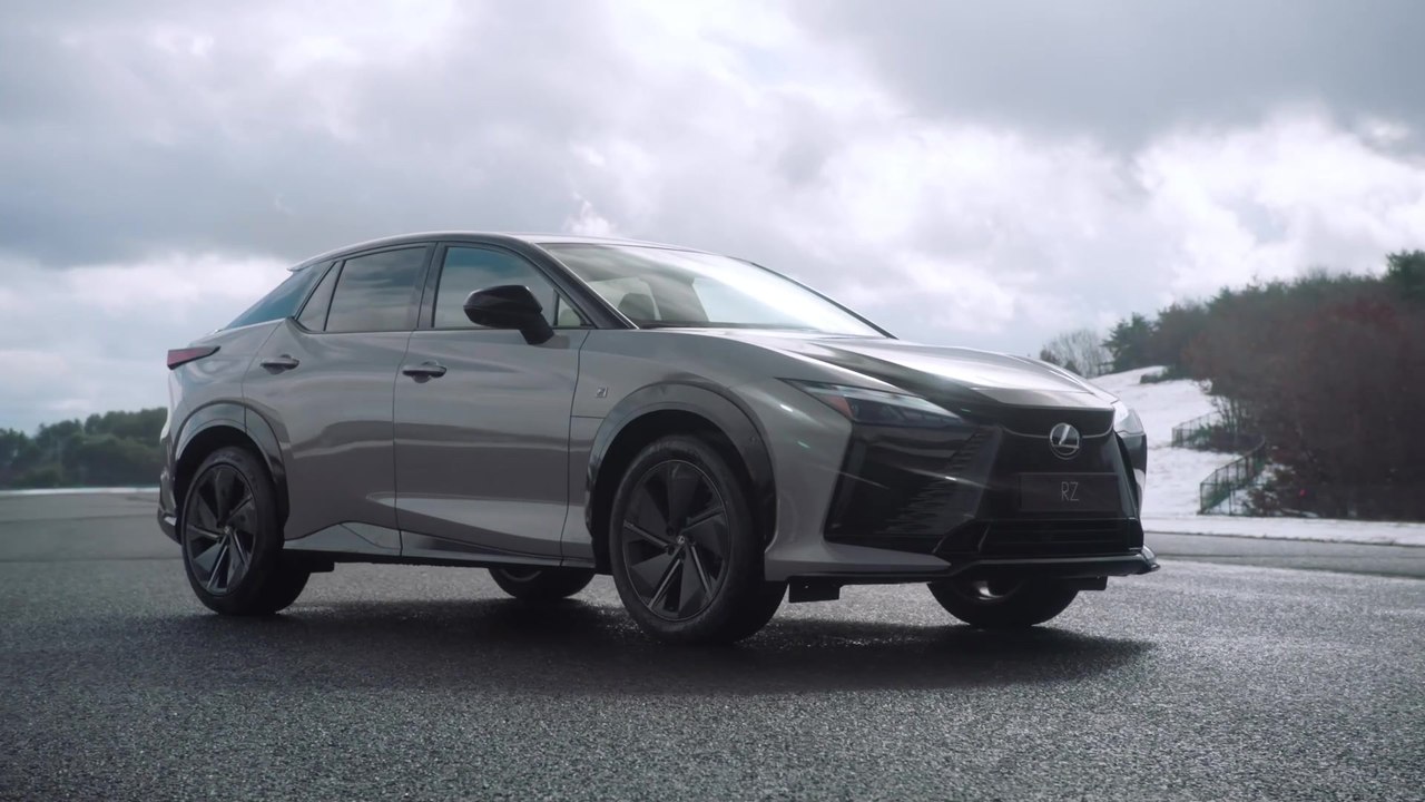 Lexus präsentiert den neuen RZ