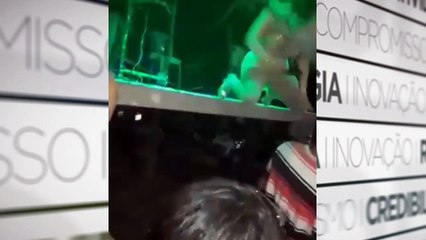 b'Cantora paraense a9 assediada durante show'
