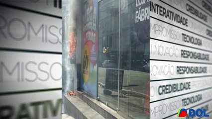 b'Fogo atinge pra9dio prb3ximo a shopping de Bela9m'